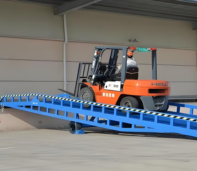 七台河移动式卸货平台（叉车用）